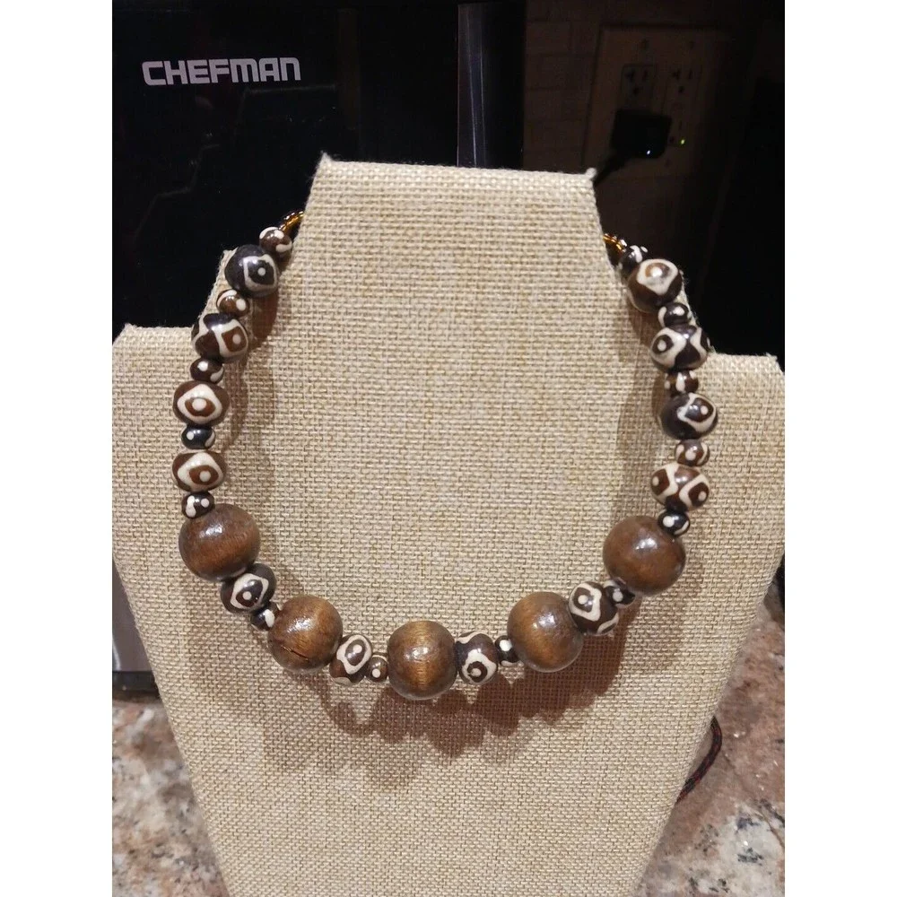 Women's Ethnic Chunky 15in. Wood Beaded Collar Necklace.